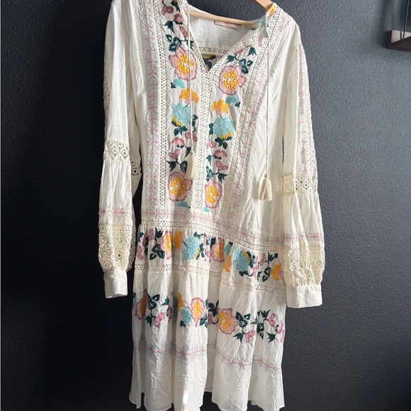 Tory Burch Dresses & Skirts - Beautiful Tory Burch Floral Embroidered Cream Dress with slip